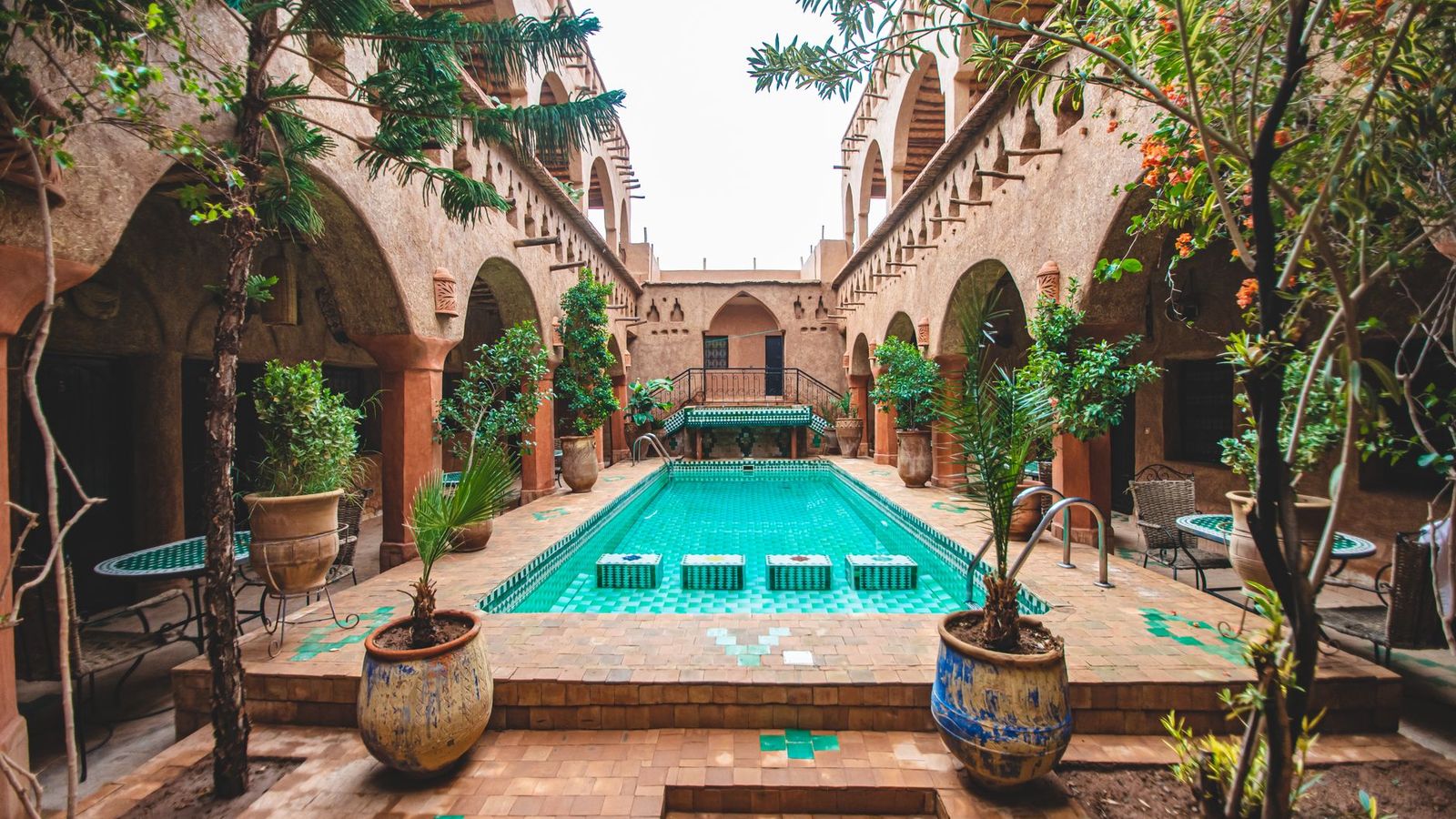 La cour d'un riad marocain, le type de logement confié à une conciergerie